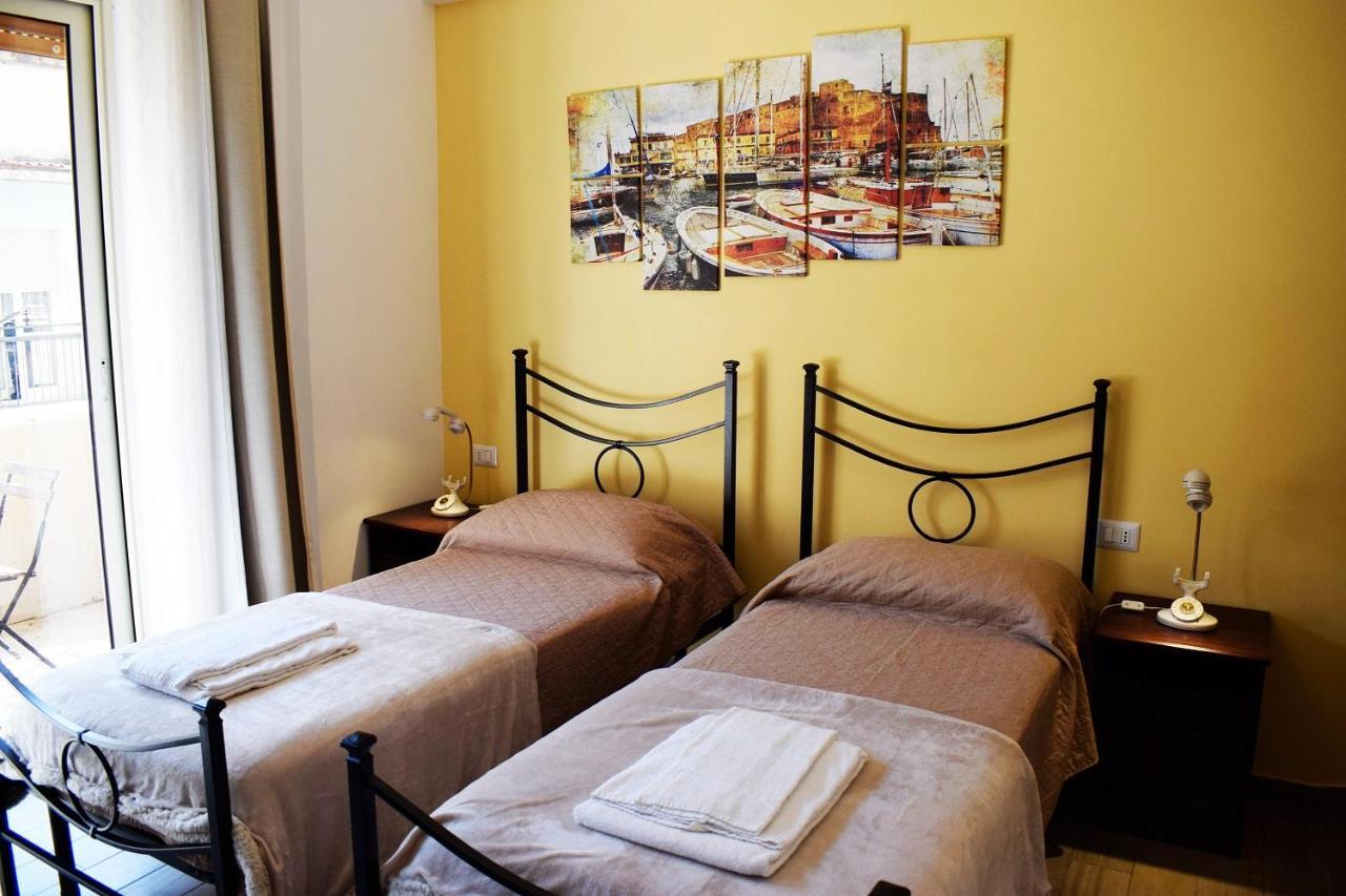 Neapolis Pie Habitación en casa particular